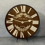 Charmant Brown Wall Clock